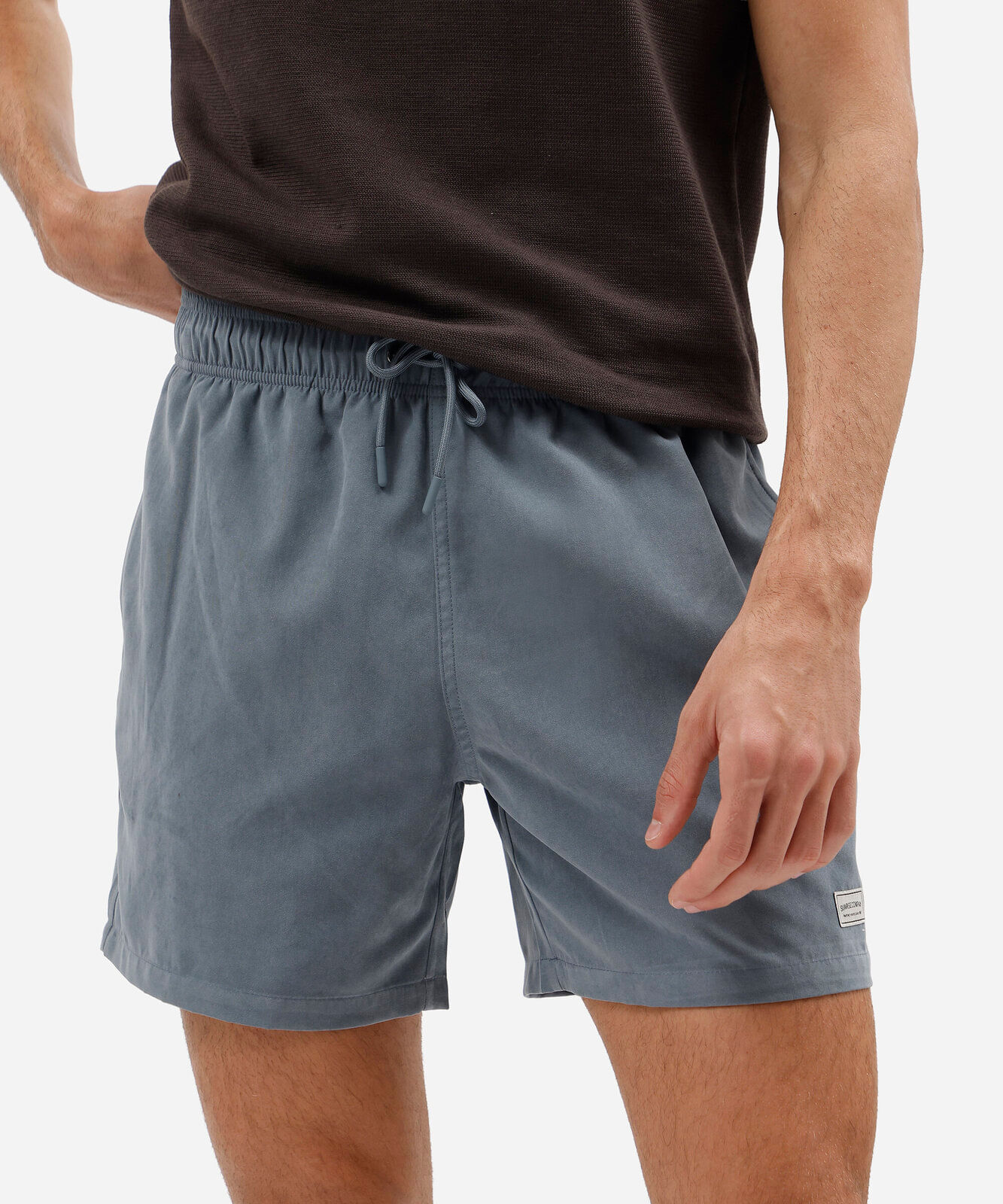 bermuda masculina em suede com bolsos elástico e cordão cinza