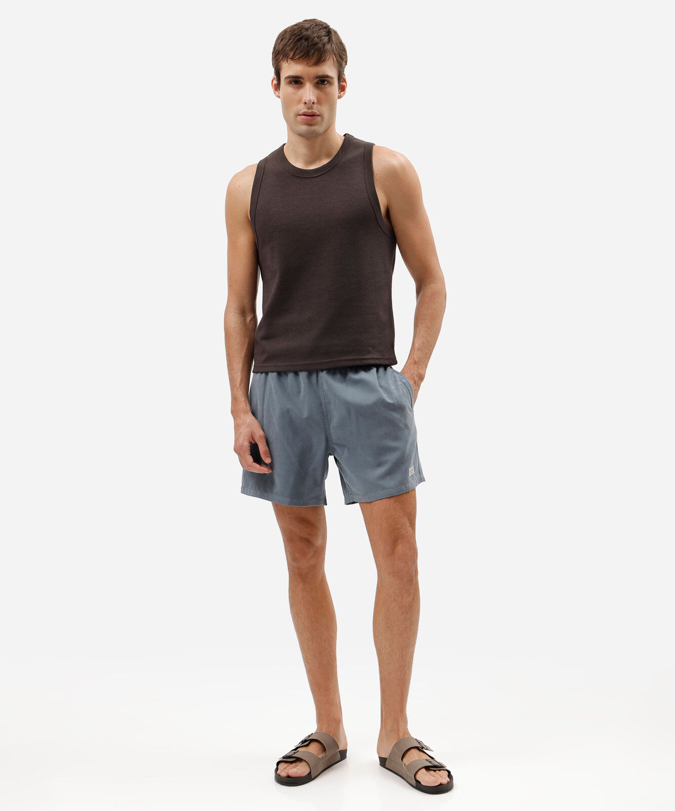 bermuda masculina em suede com bolsos elástico e cordão cinza