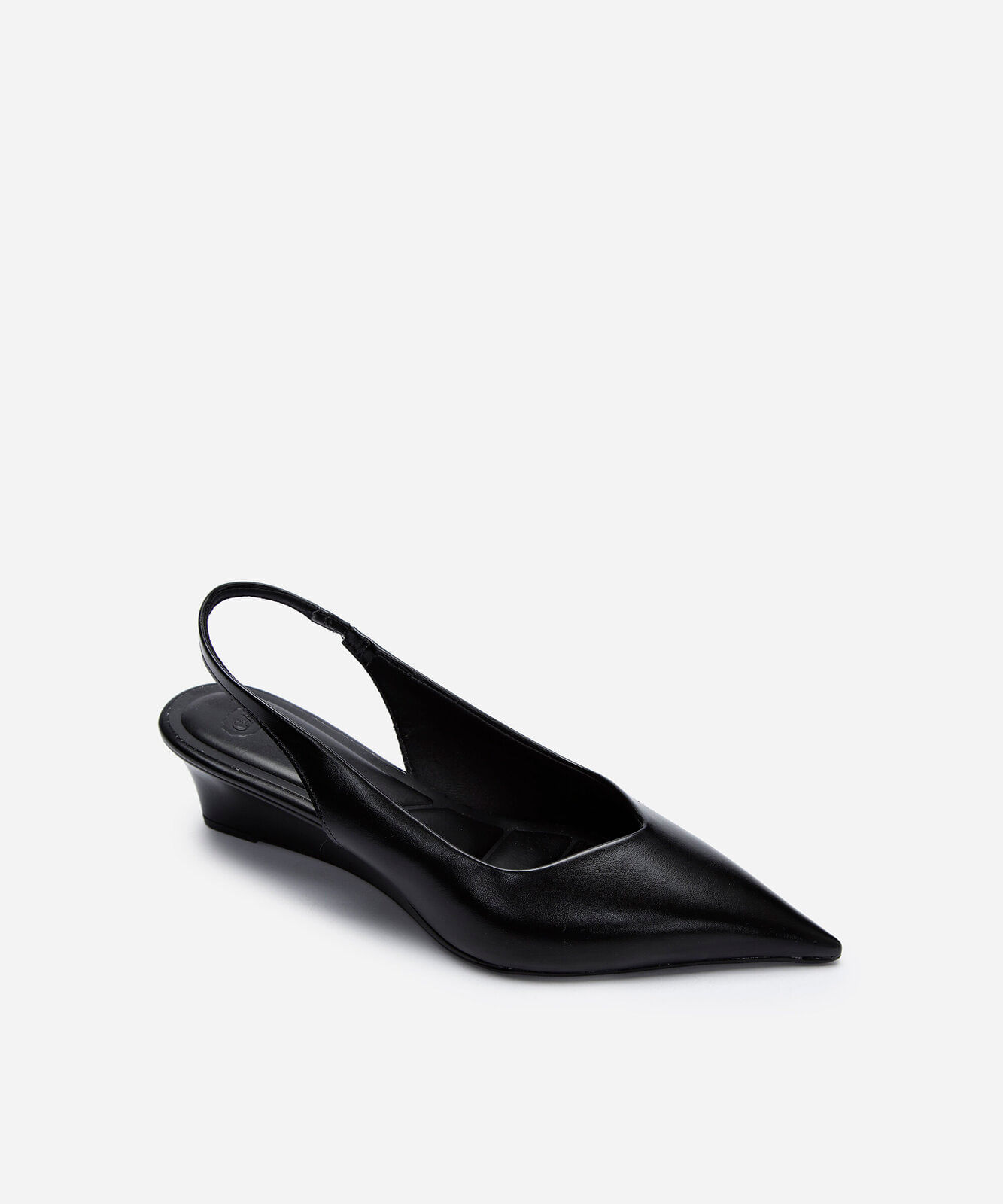 scarpin slingback anabela baixo preto