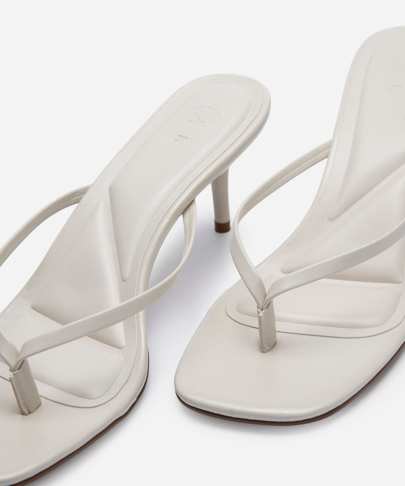 tamanco bico quadrado salto fino off white