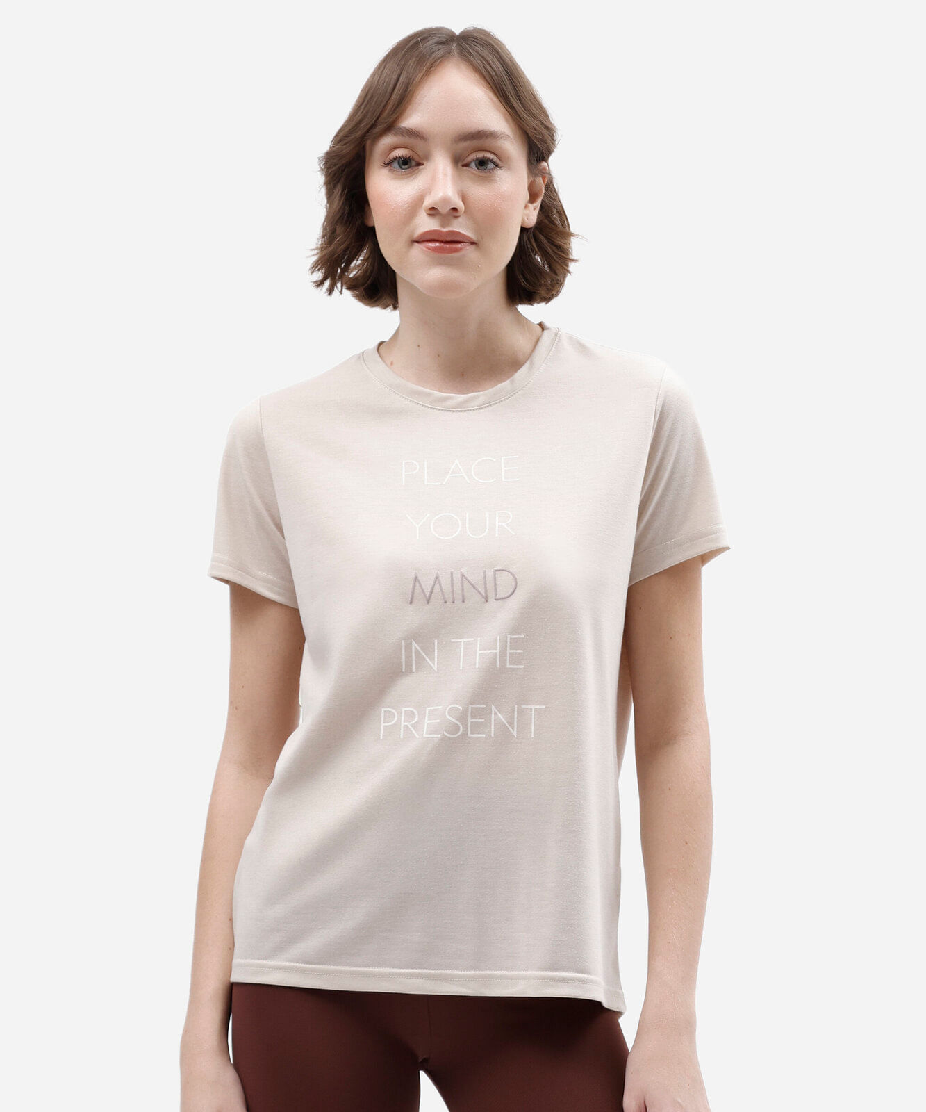 camiseta esportiva feminina manga curta estampada bege