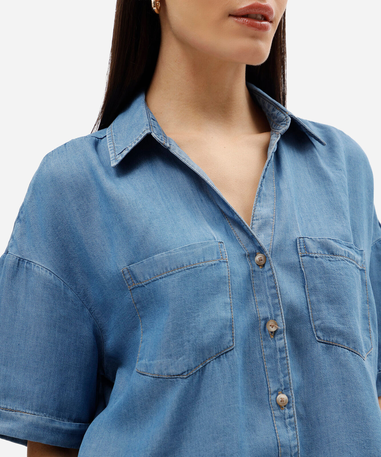camisa box feminina jeans manga curta com bolsos azul