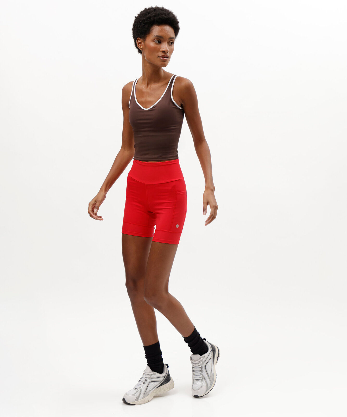 bermuda feminina esportiva com bolsos vermelha