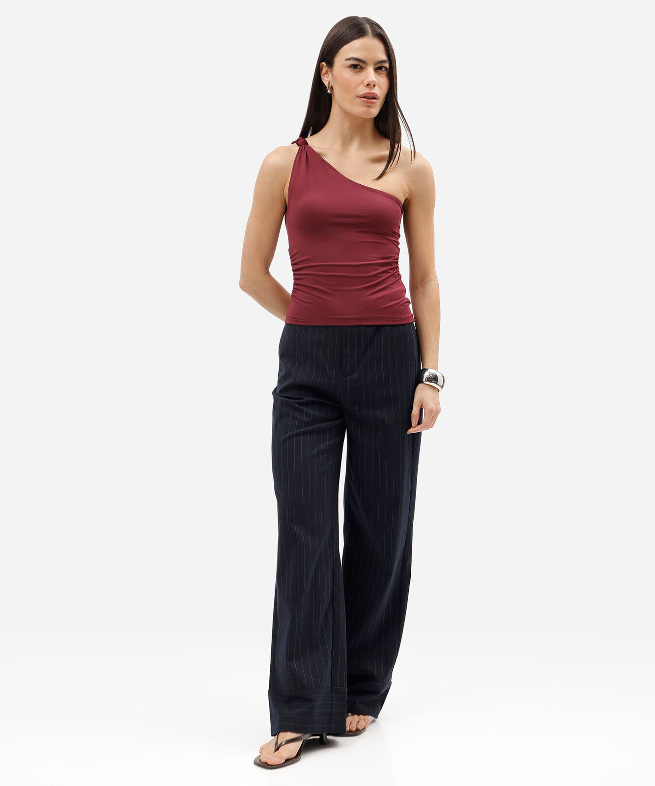 blusa ombro único feminina franzida vinho