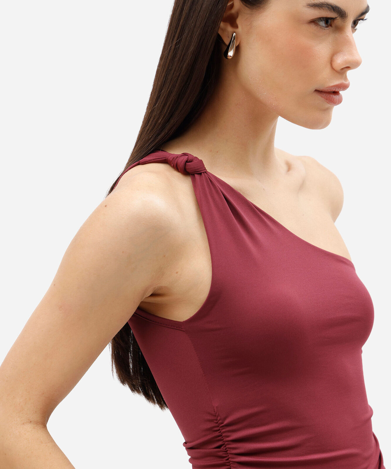 blusa ombro único feminina franzida vinho
