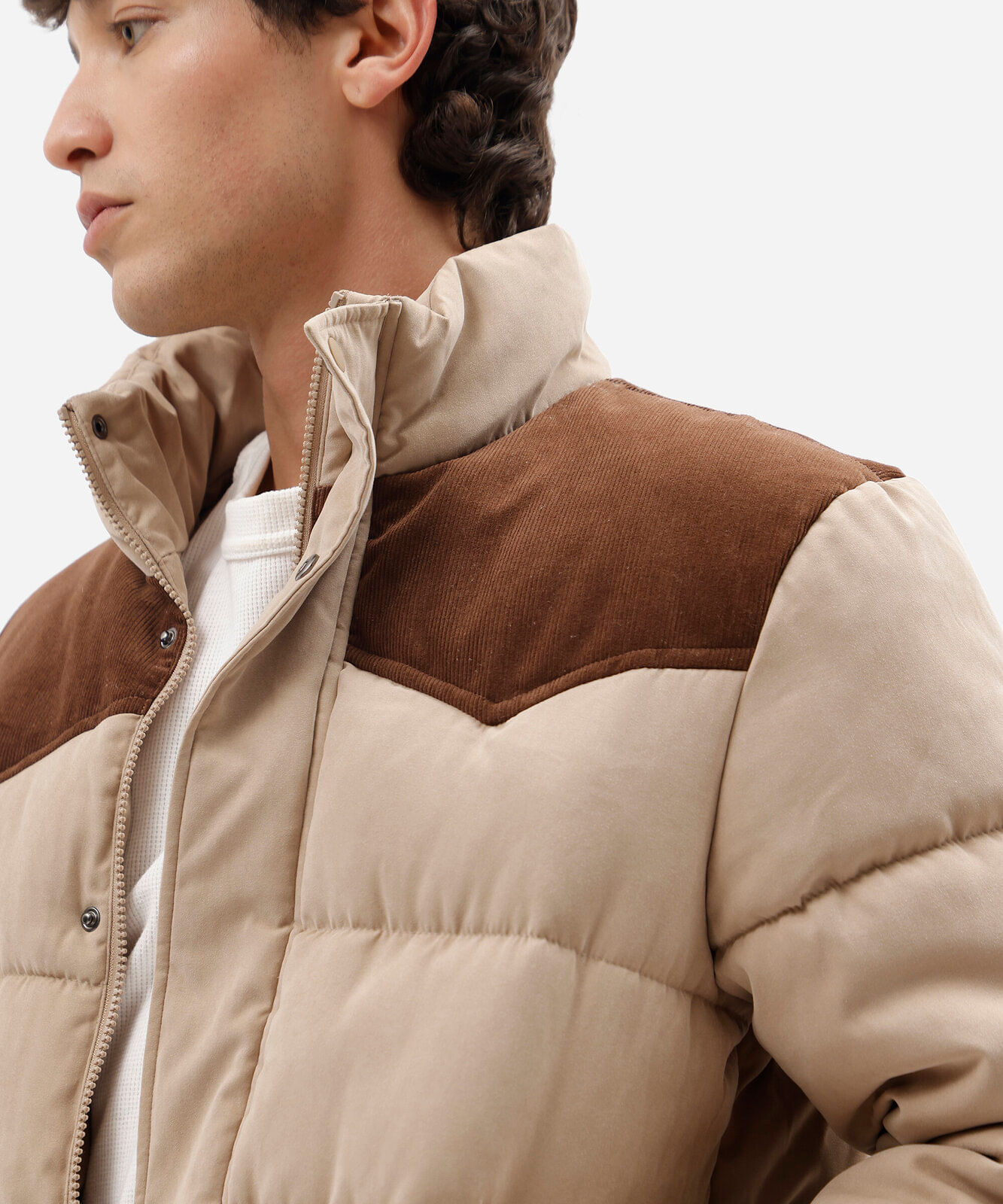 jaqueta puffer masculina gola alta com recorte  bege