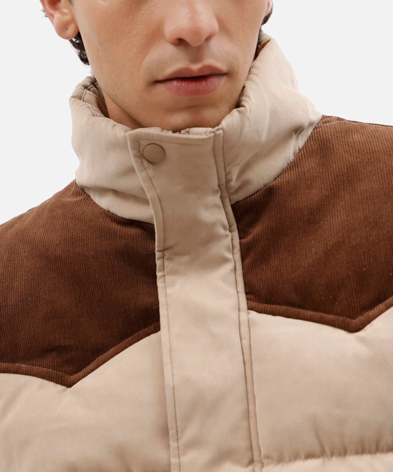 jaqueta puffer masculina gola alta com recorte  bege