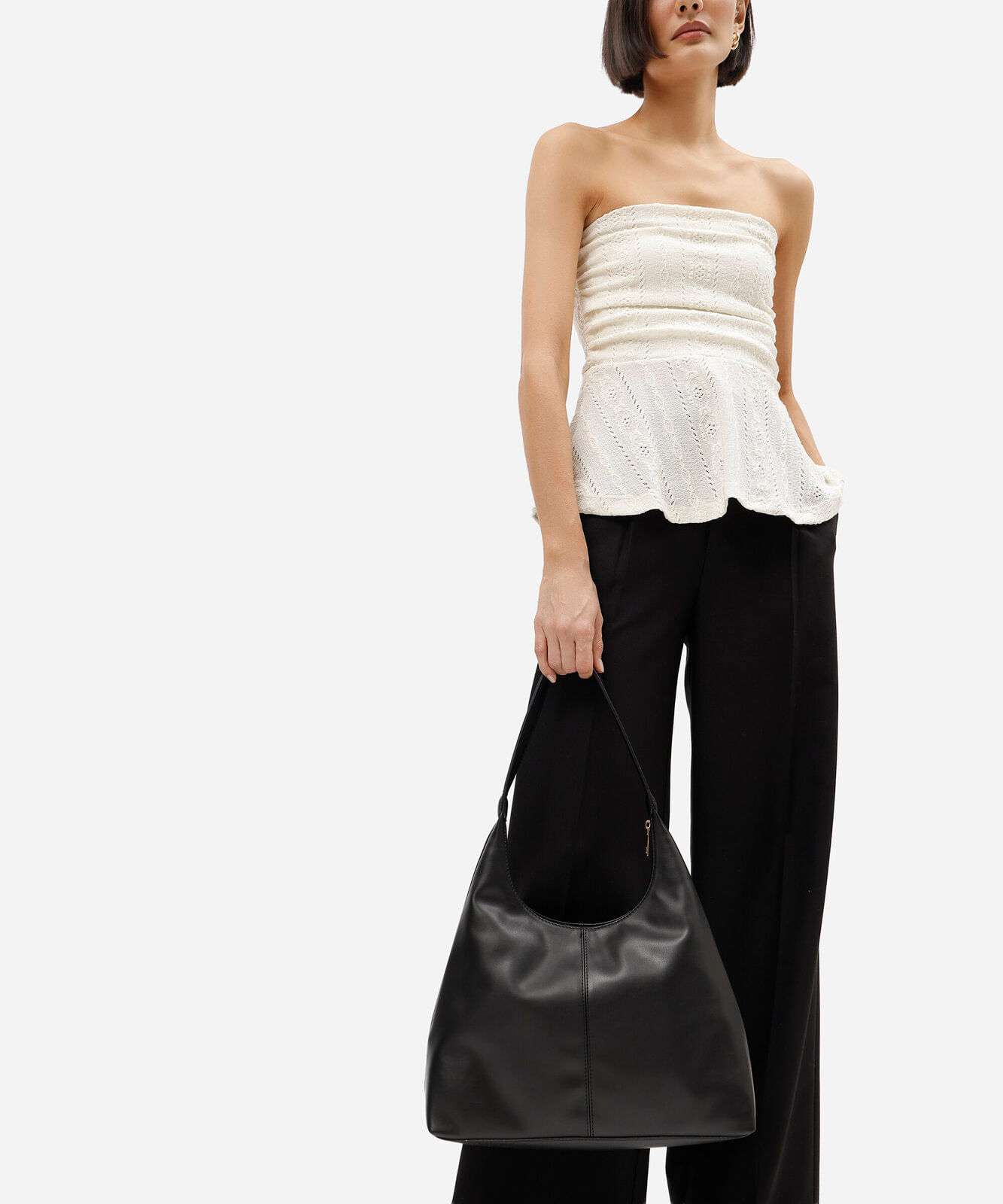 bolsa hobo com recorte preta