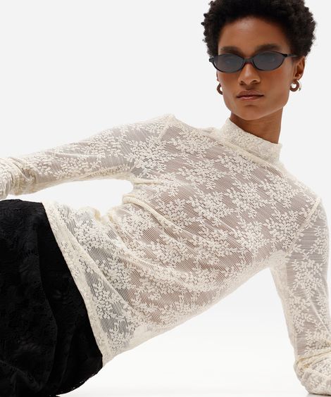 blusa feminina de renda gola alta manga longa floral bege