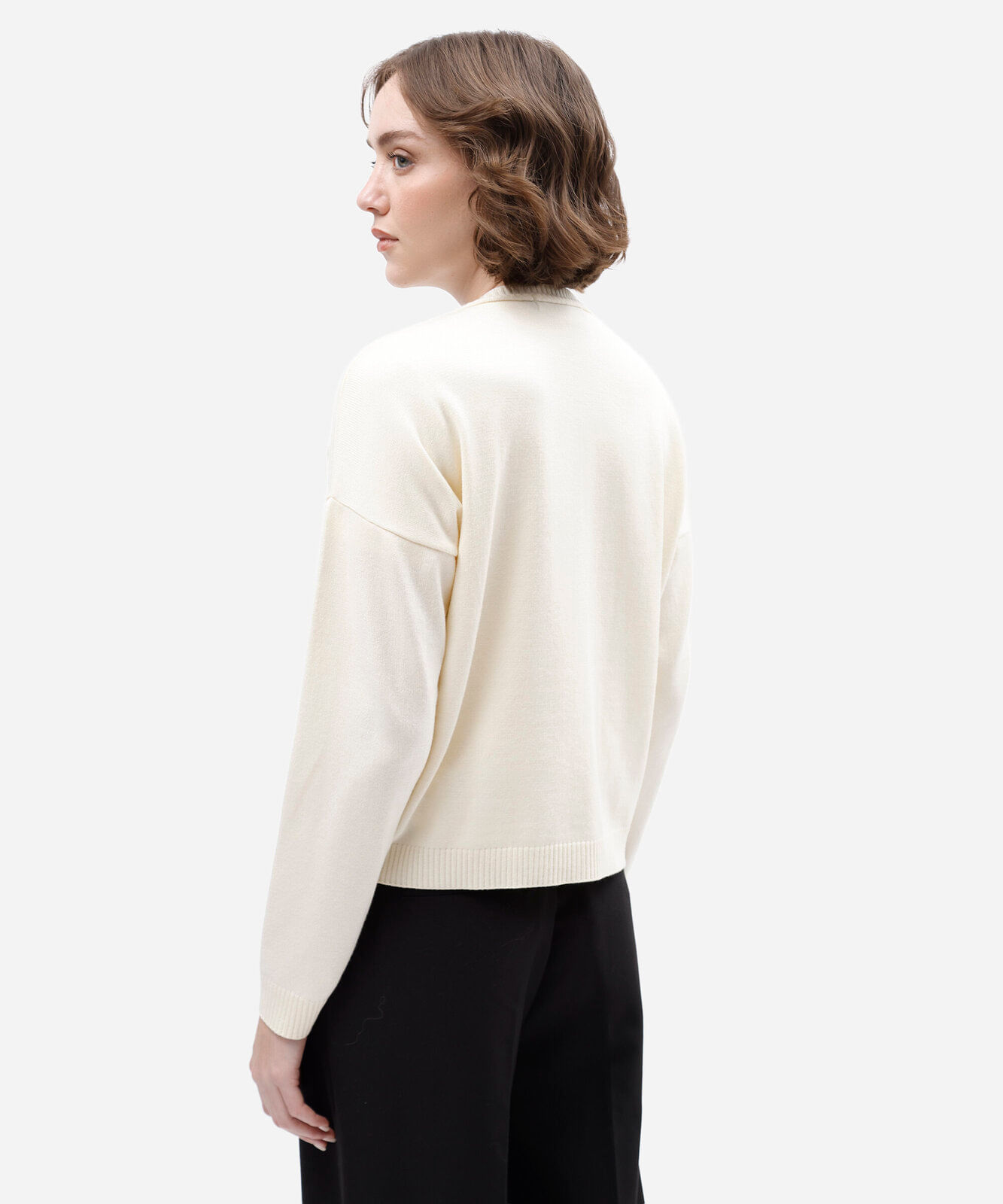 suéter cropped feminino de tricot decote v off white