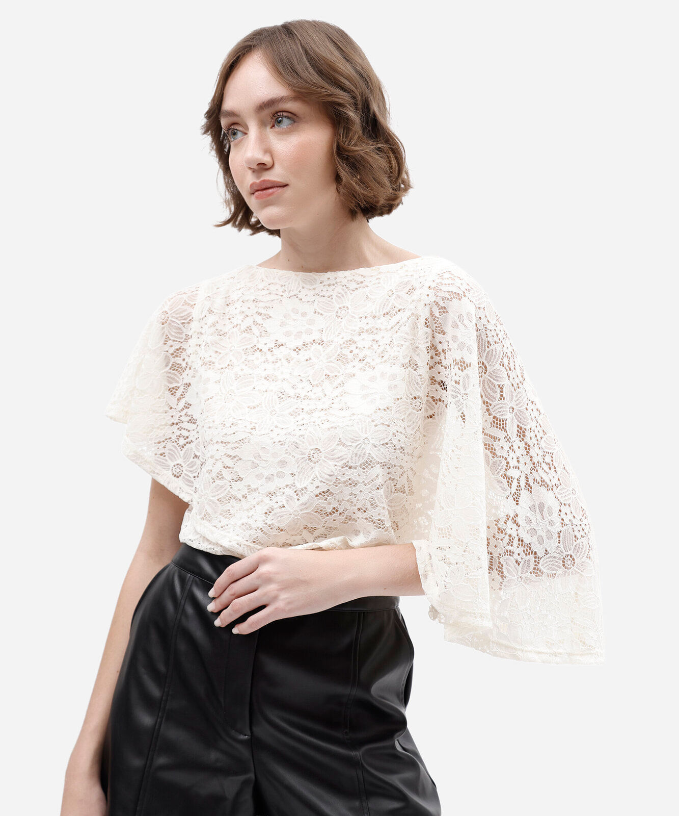 blusa feminina de renda com capa sobreposta off white
