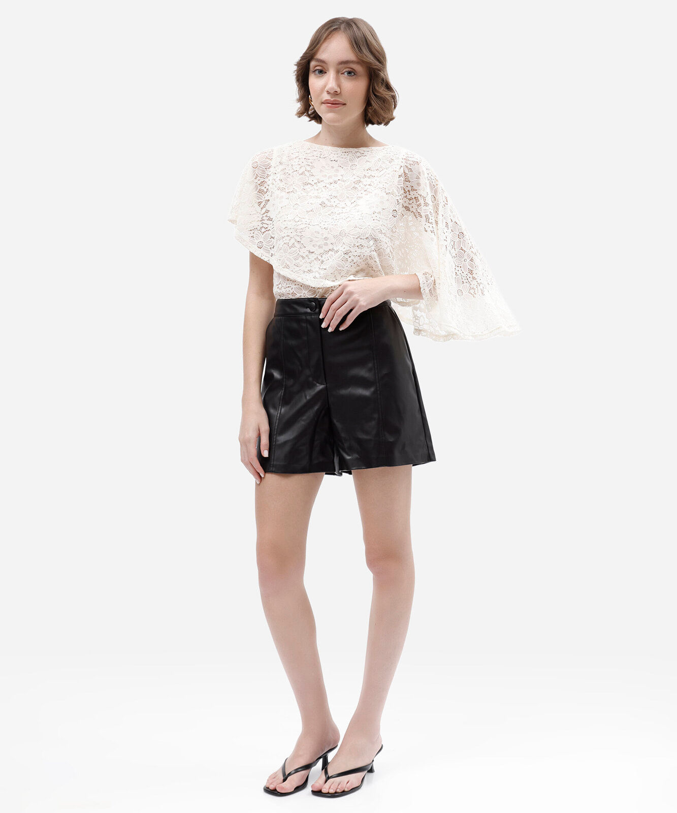 blusa feminina de renda com capa sobreposta off white