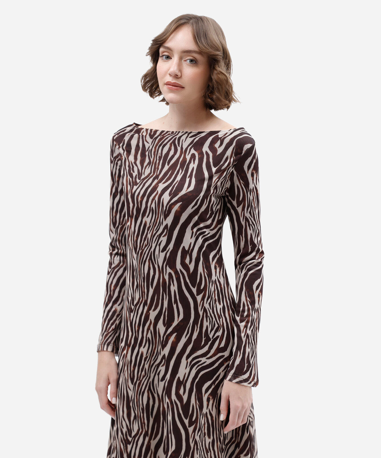 vestido midi feminino de tule decote canoa manga longa animal print bege