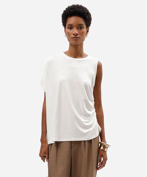 blusa feminina de viscose decote canoa franzida assimétrica off white