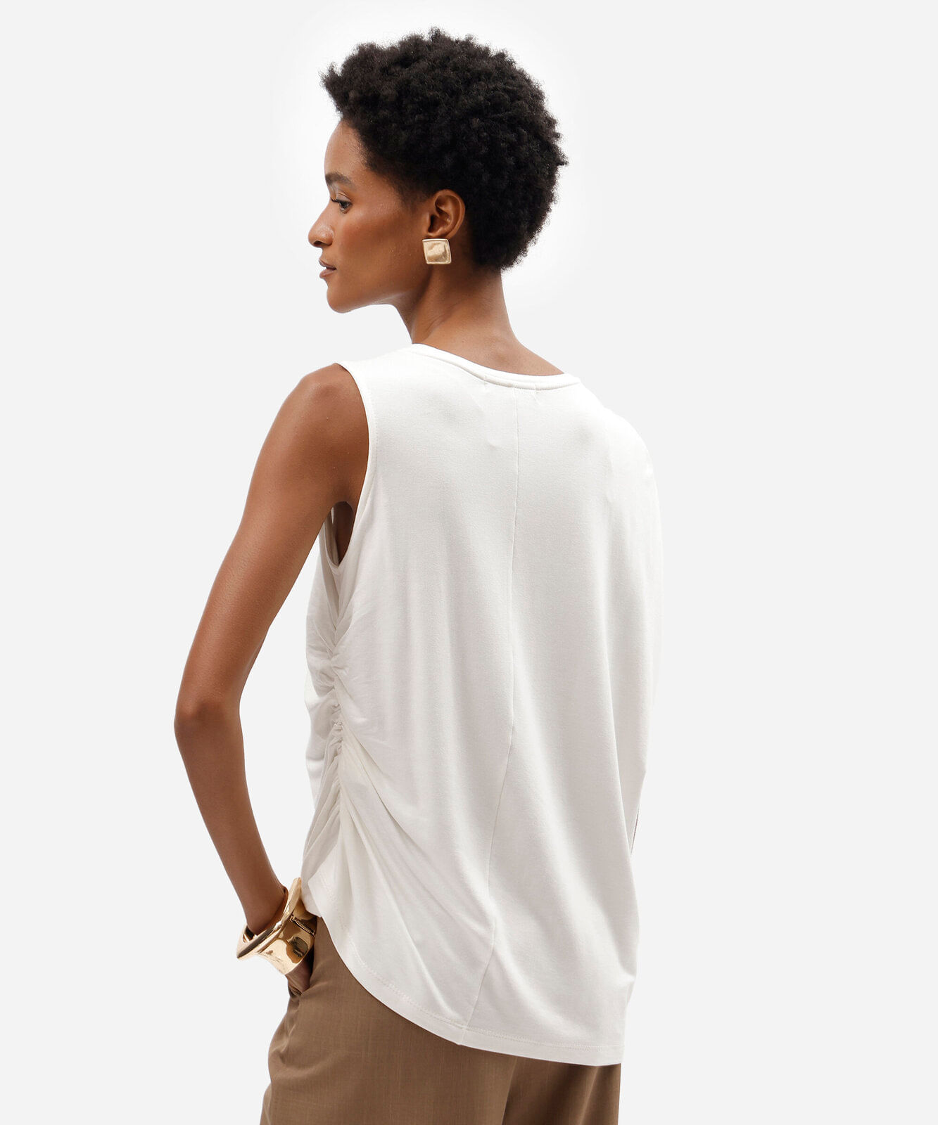 blusa feminina de viscose decote canoa franzida assimétrica off white