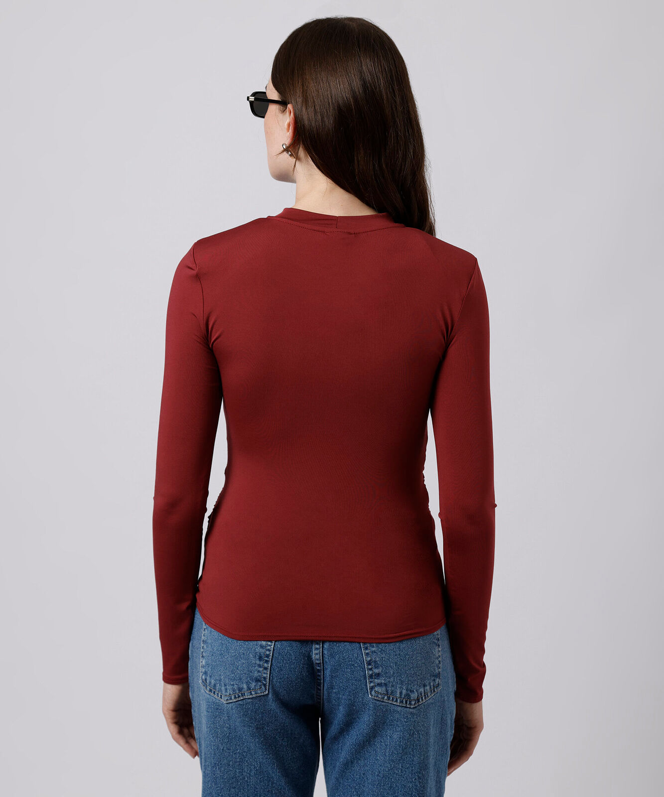 blusa feminina manga longa com ombreiras e faixa franzida mindset vinho