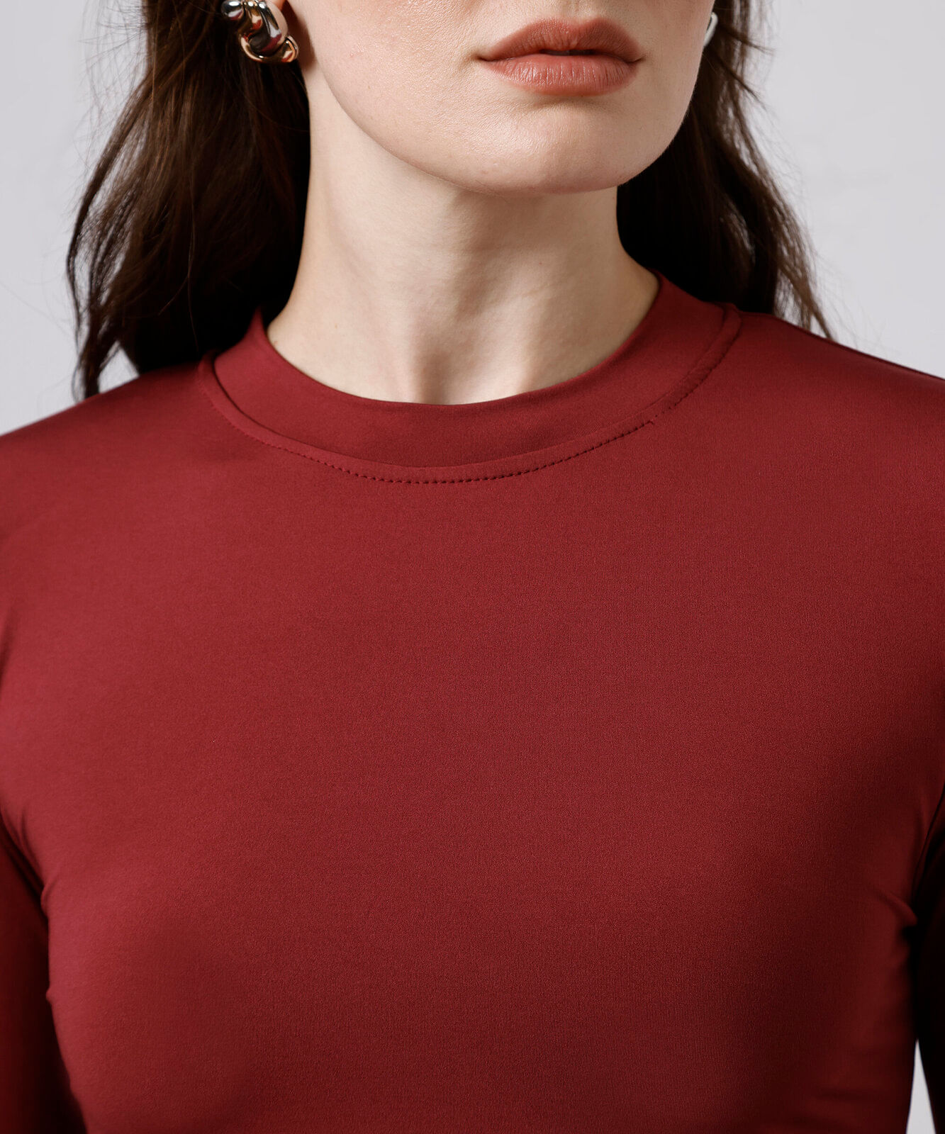 blusa feminina manga longa com ombreiras e faixa franzida mindset vinho