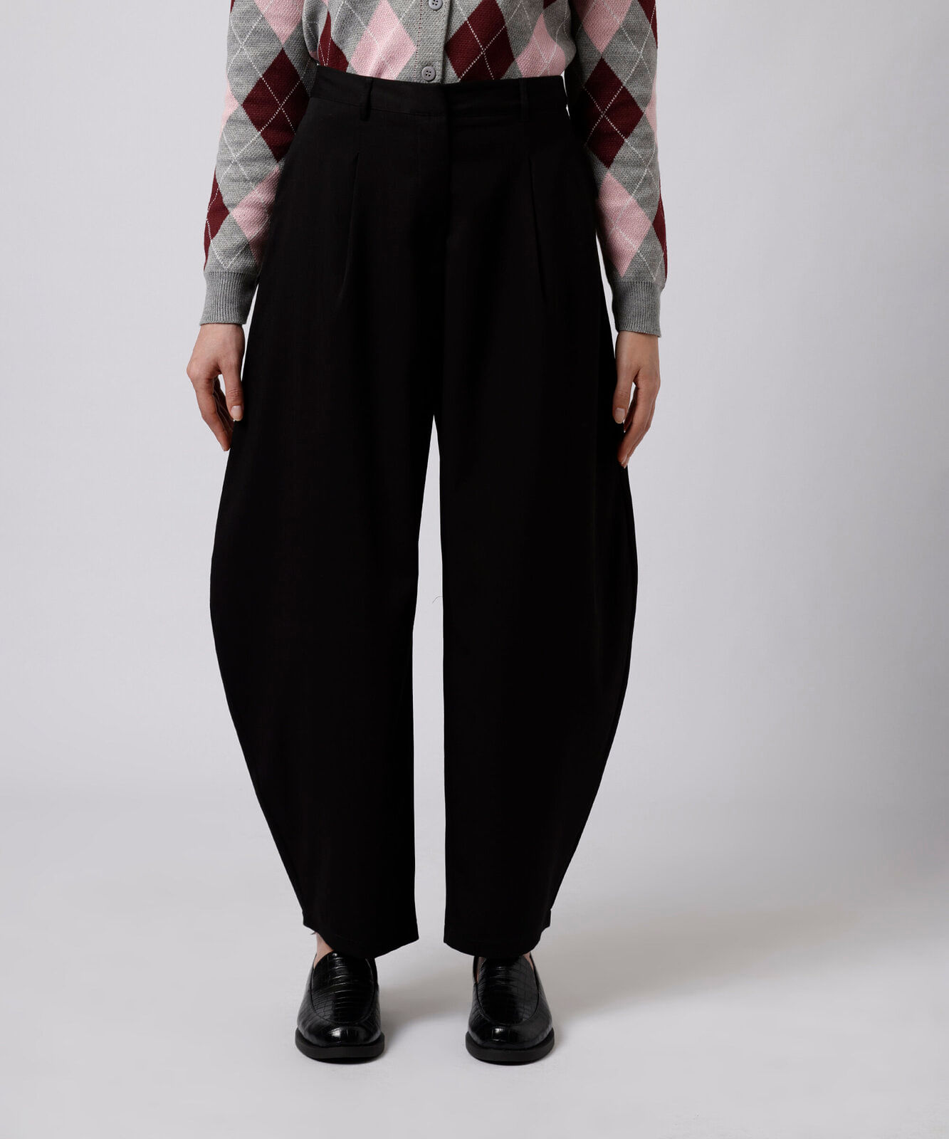 calça balloon de alfaiataria feminina com pregas mindset preta