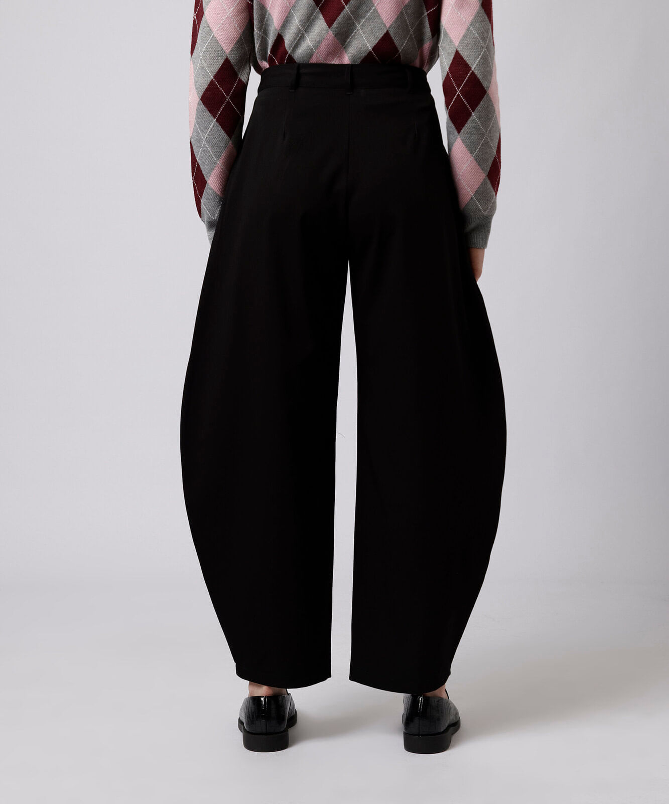 calça balloon de alfaiataria feminina com pregas mindset preta