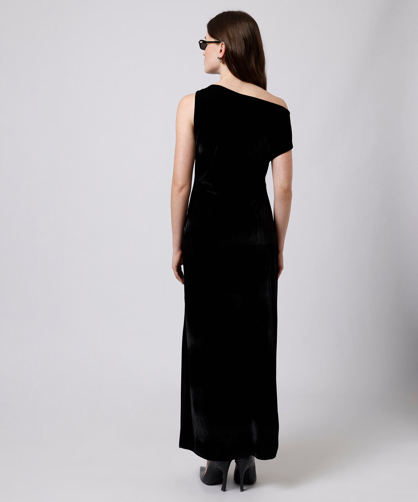 vestido longo feminino de veludo assimétrico mindset preto