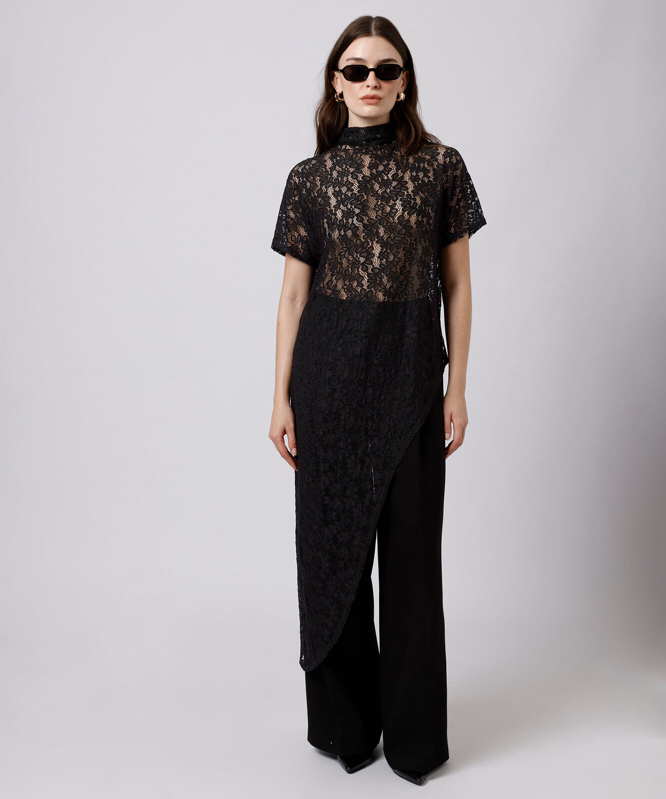 blusa alongada feminina de renda manga curta floral mindset preta