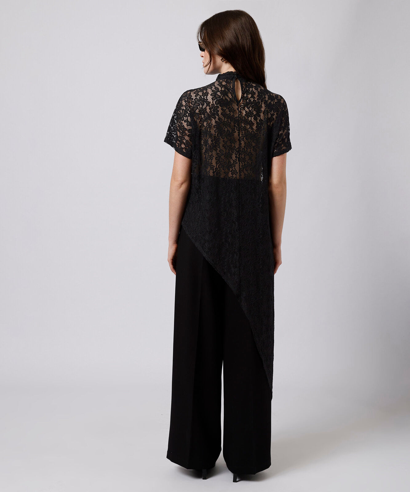 blusa alongada feminina de renda manga curta floral mindset preta