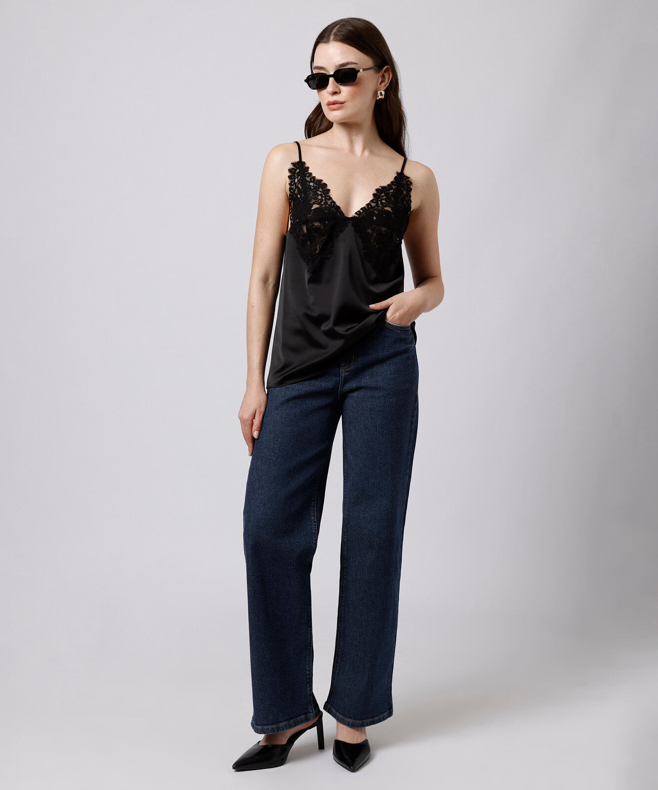 blusa alça fina feminina acetinada com renda mindset preta