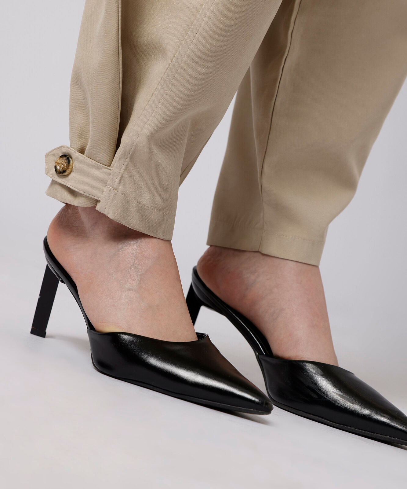 calça balloon de alfaiataria feminina com martingales mindset bege
