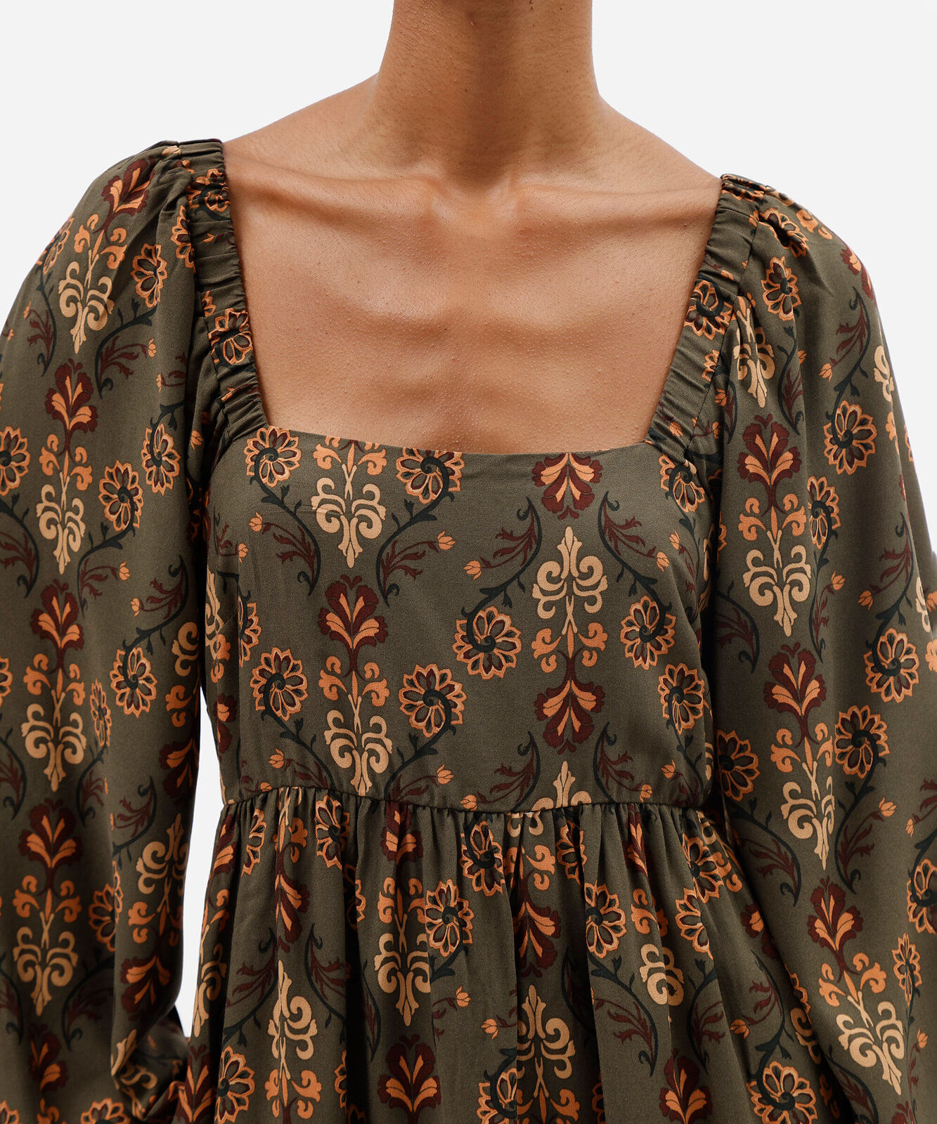 vestido curto feminino de viscose manga longa floral verde