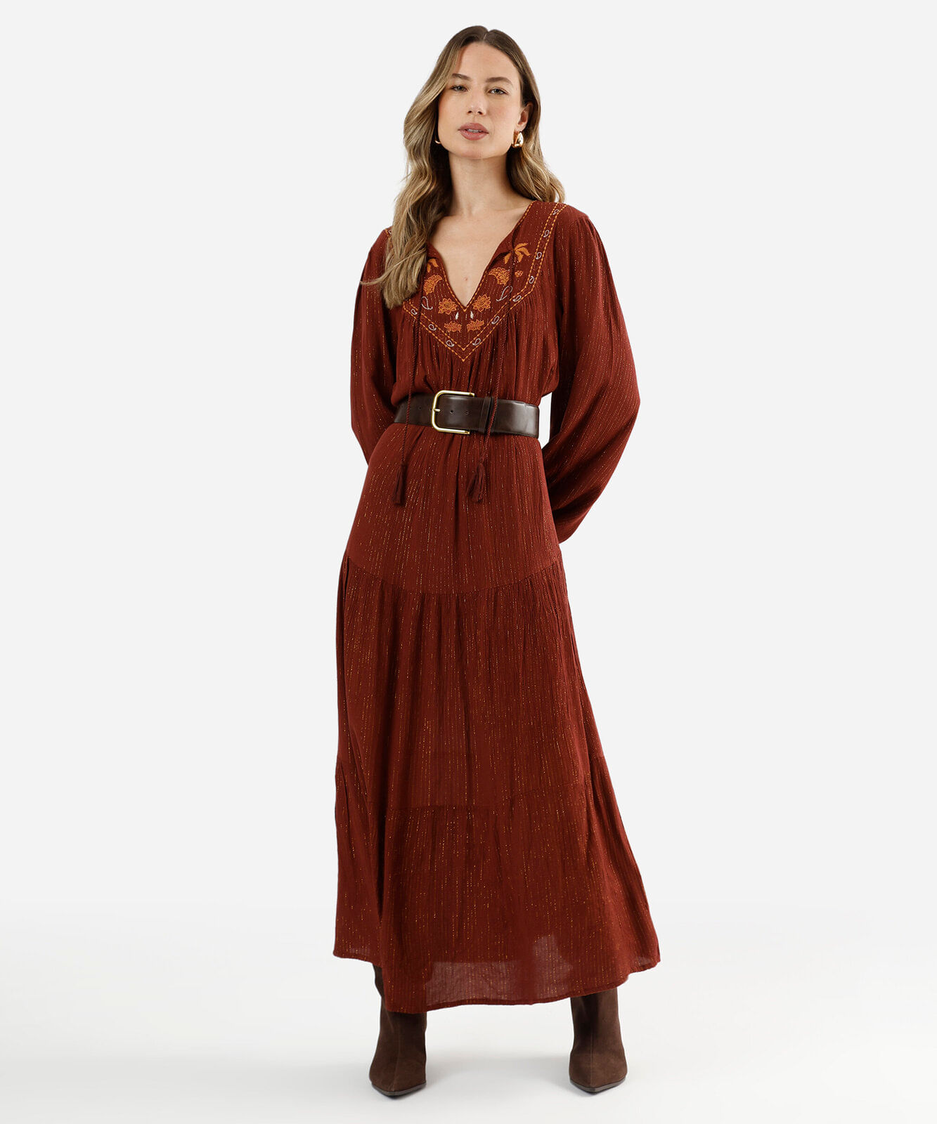 vestido longo bata feminino de viscose com recortes e lurex bordado marrom