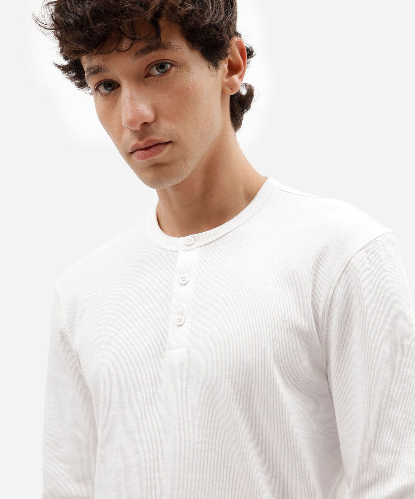 camiseta slim fit de algodão peruano gola henley manga longa branca