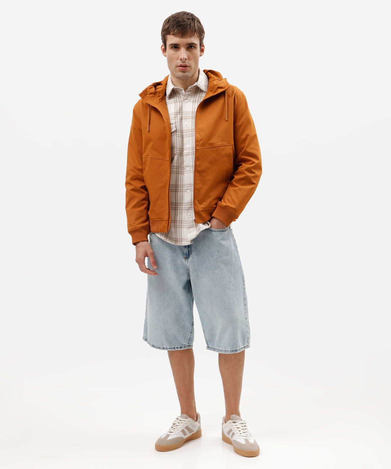 jaqueta masculina com bolsos e capuz laranja