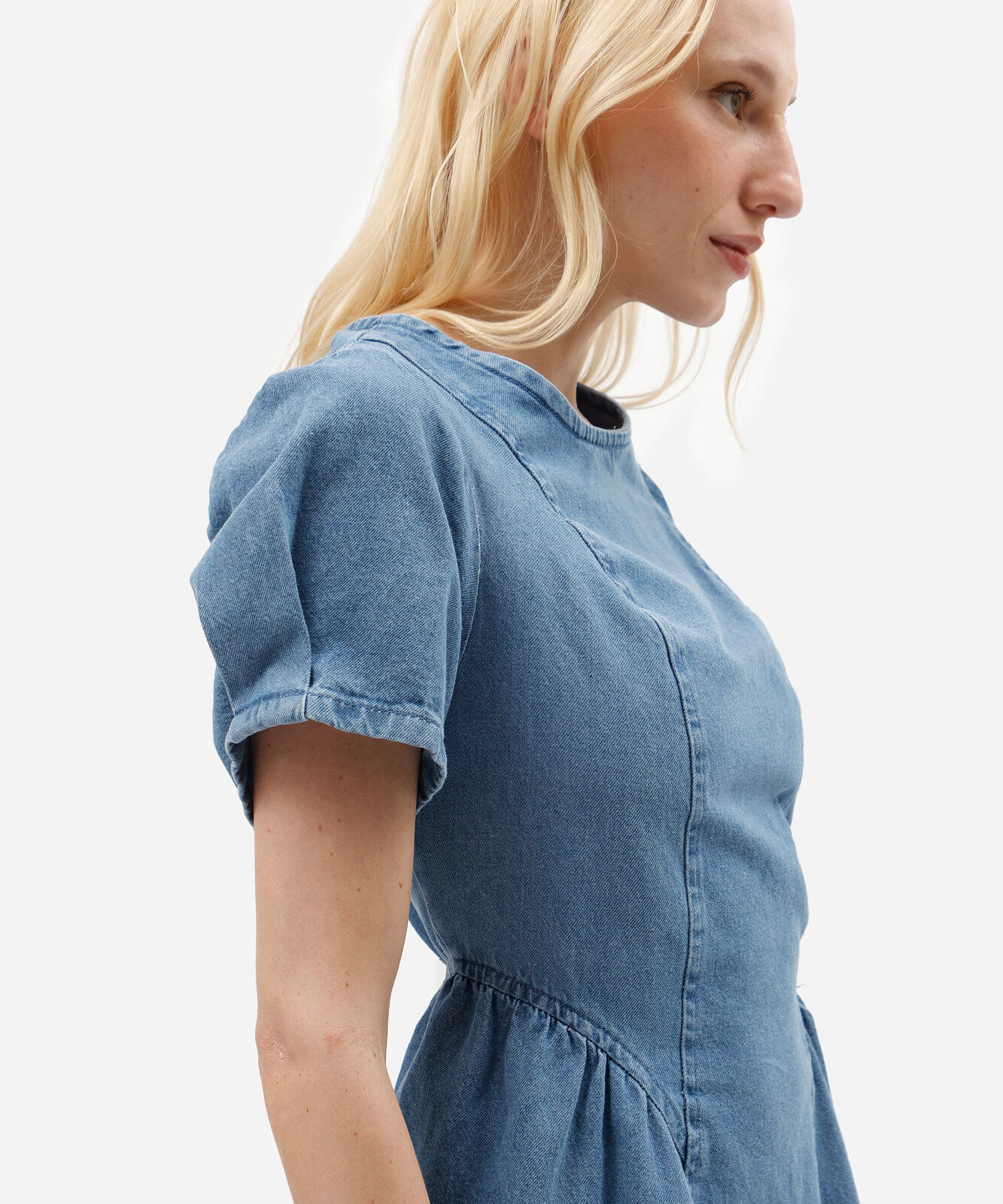 vestido curto feminino jeans com recorte manga bufante azul