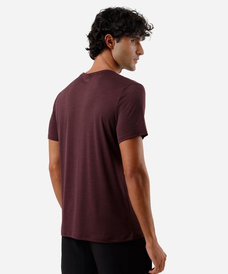 camiseta masculina esportiva de poliamida estampada vinho