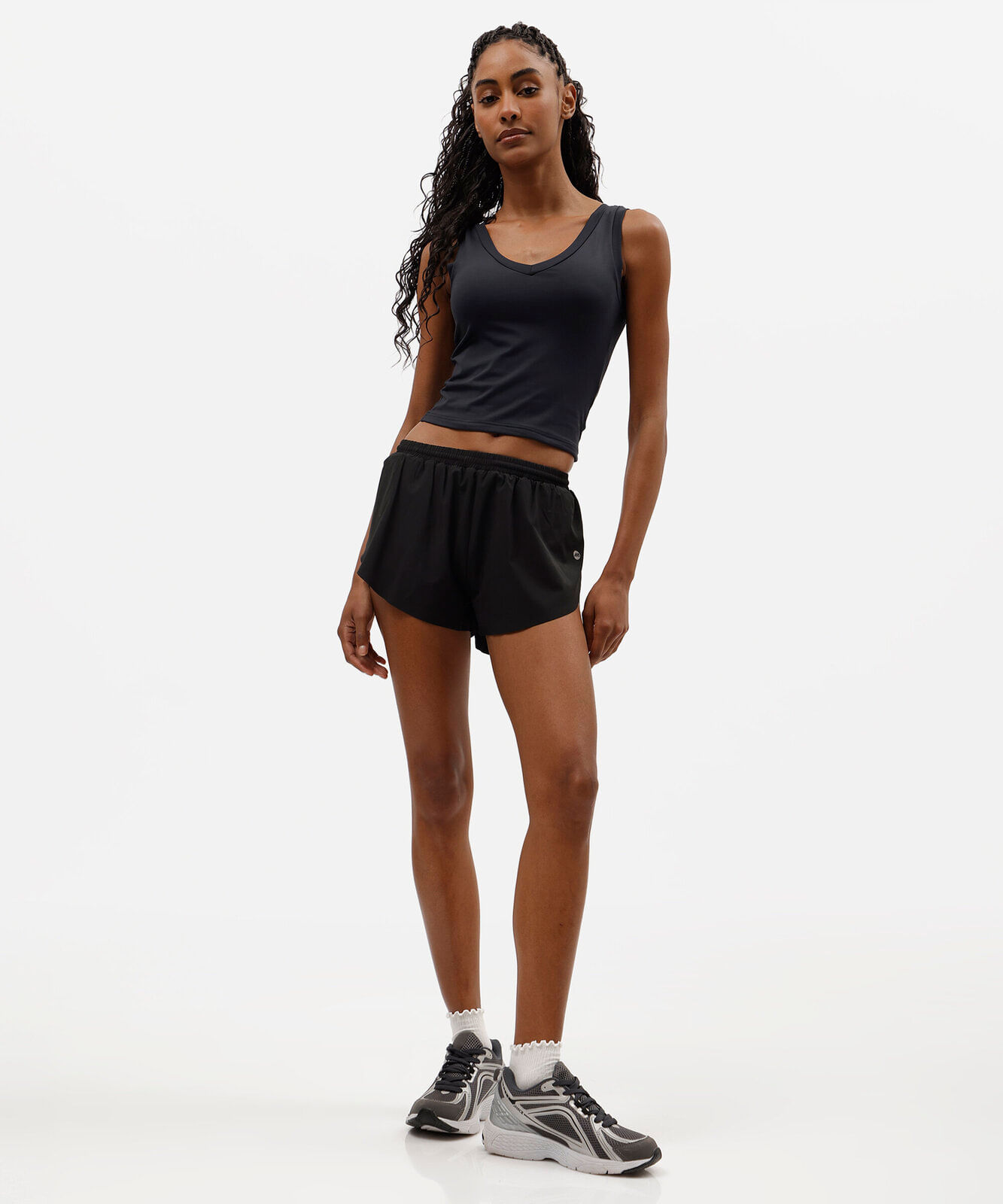 short feminino esportivo com recortes preto