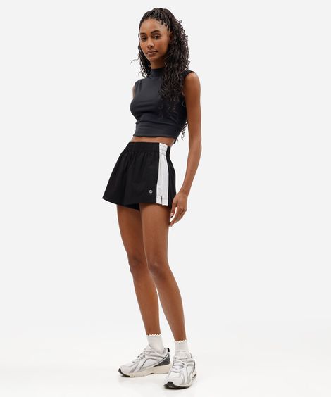 short feminino esportivo com recorte preto