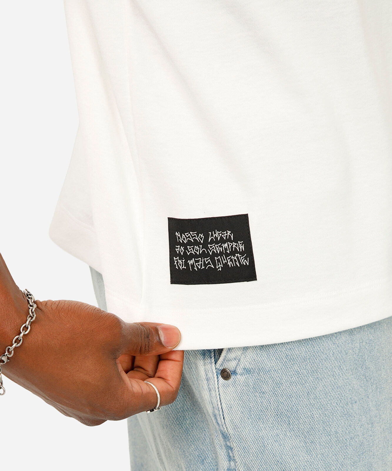 camiseta fit de algodão miles morales o poder é nosso off white