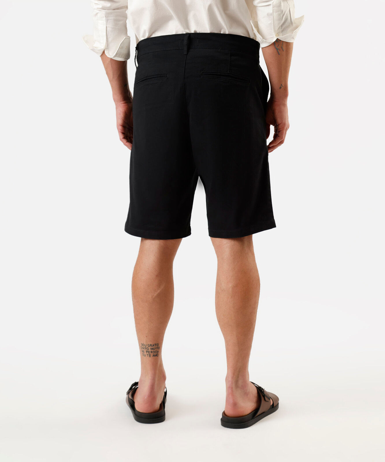 bermuda reta de sarja com bolso preto