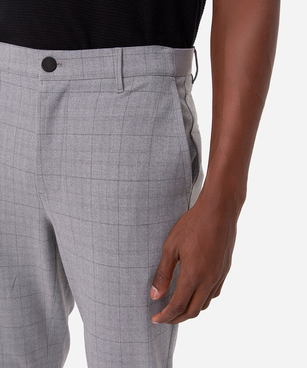 calça chino slim de alfaiataria masculina xadrez cinza