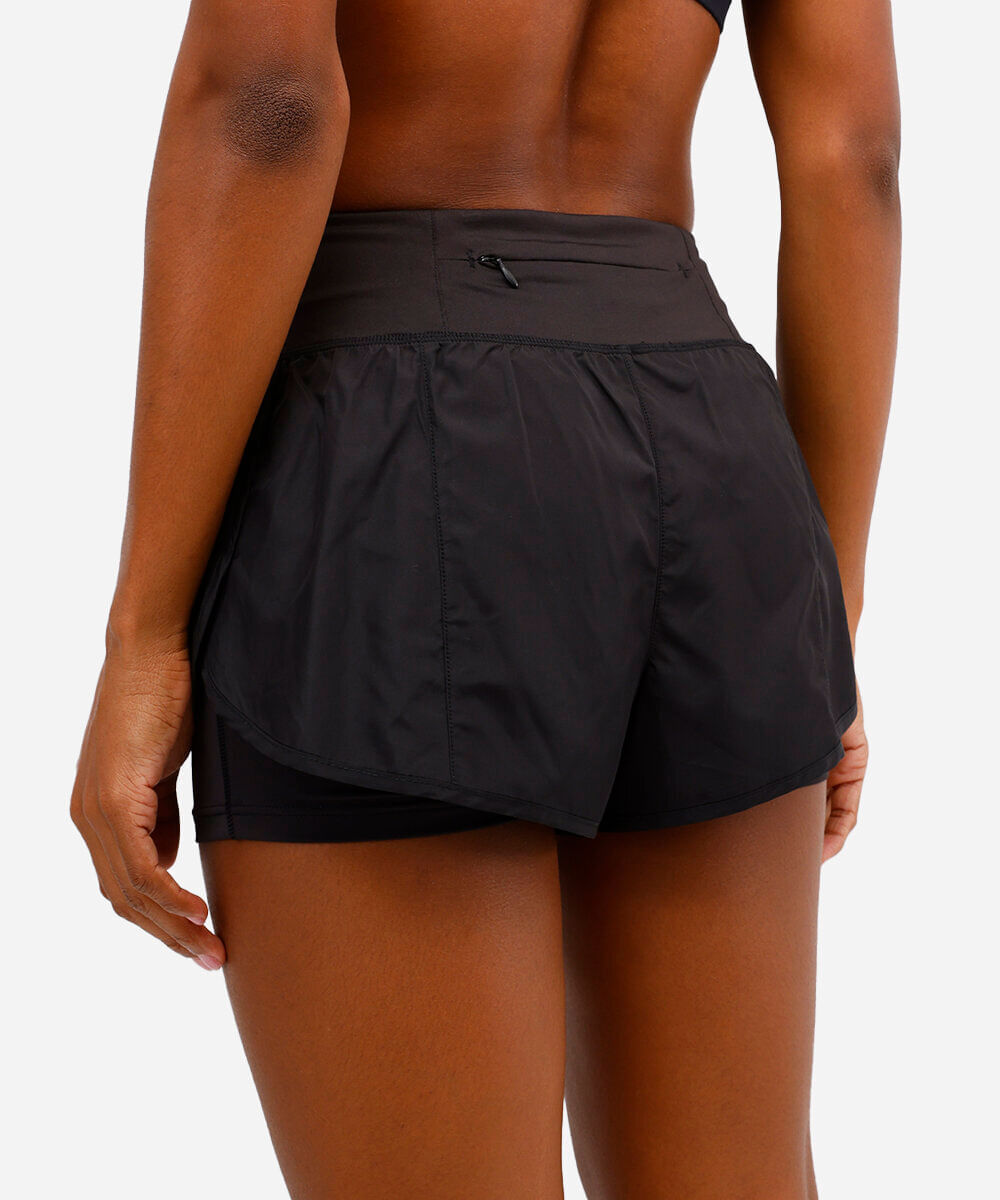 short running com forro e bolso esportivo preto