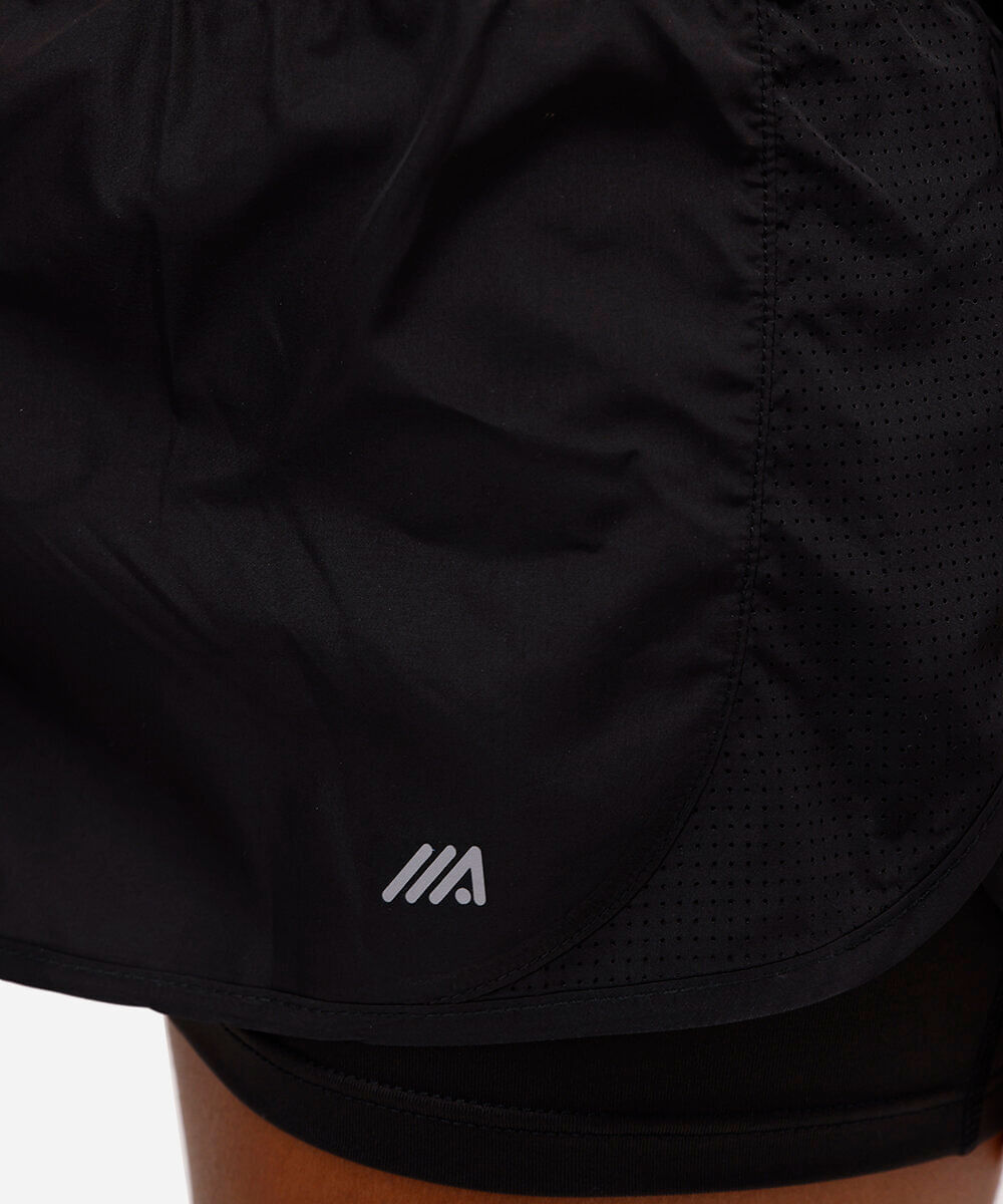 short running com forro e bolso esportivo preto