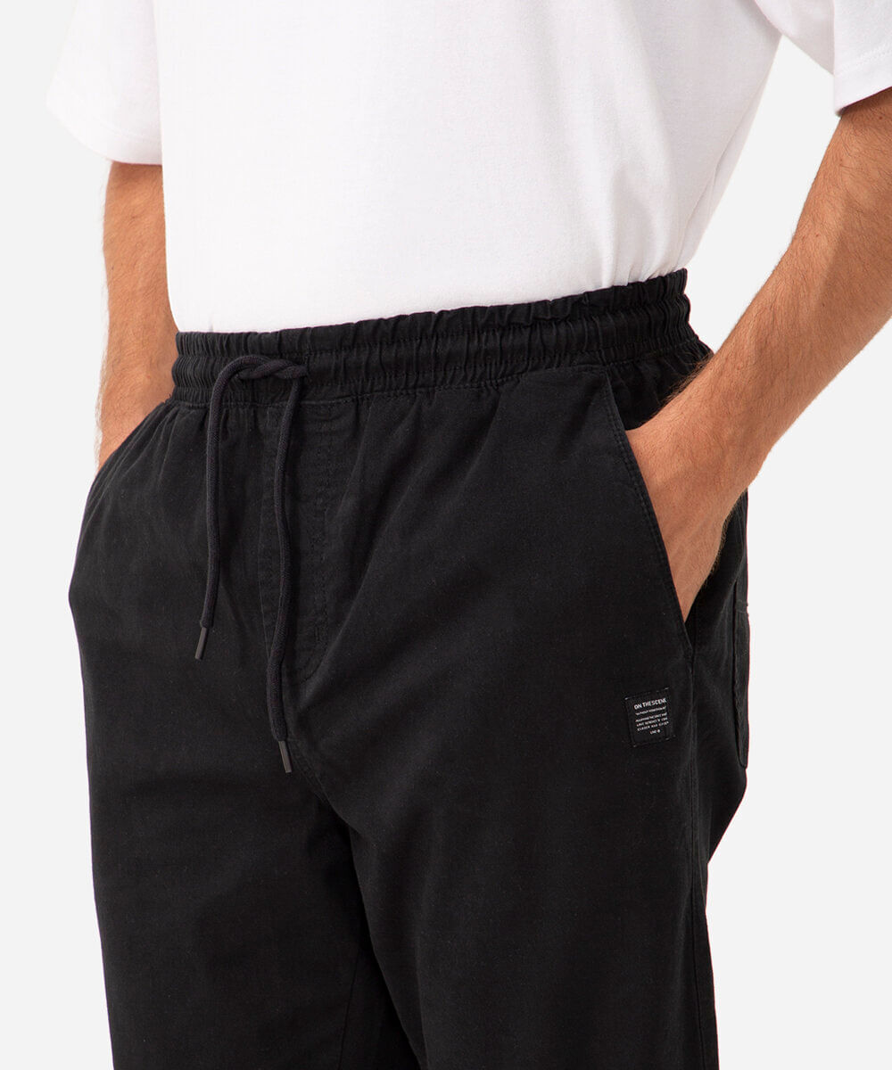 calça jogger slim de sarja amaciada com bolsos preto