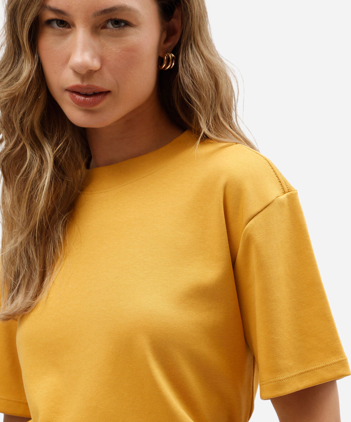 camiseta básica feminina de algodão peruano oversized com fendas amarela