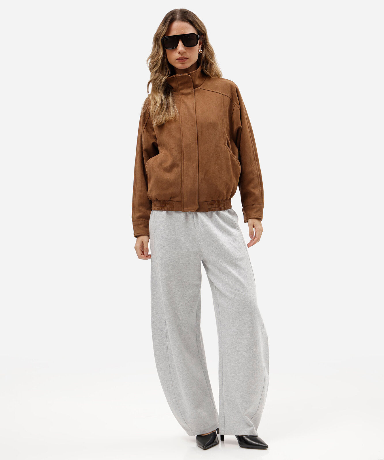 jaqueta bomber feminina de suede gola funnel neck marrom