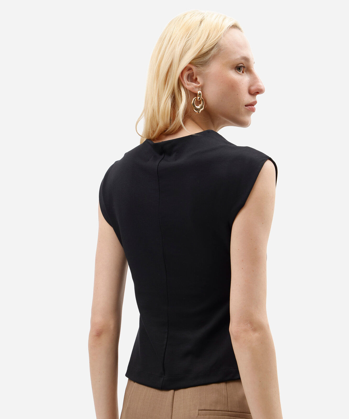 blusa muscle feminina decote redondo preta
