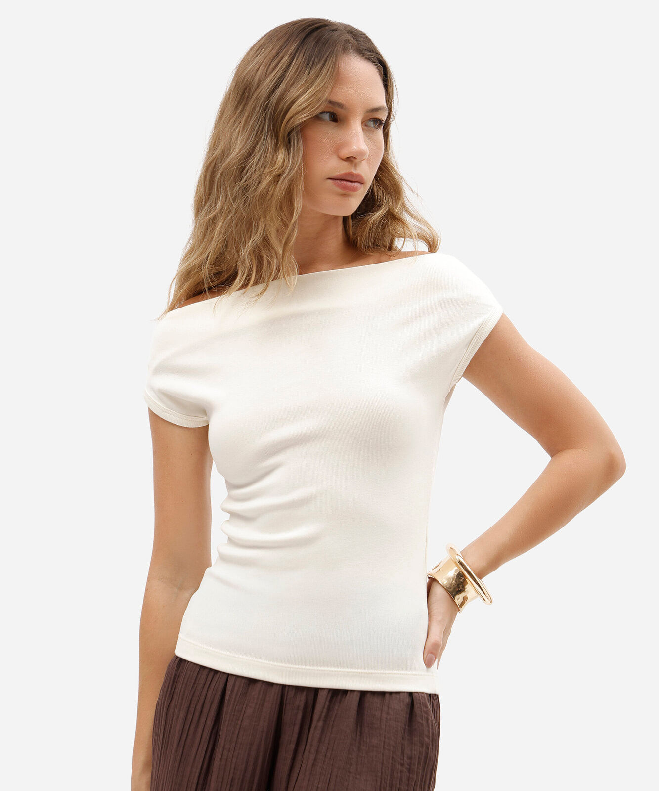 blusa feminina de algodão decote canoa manga curta bege