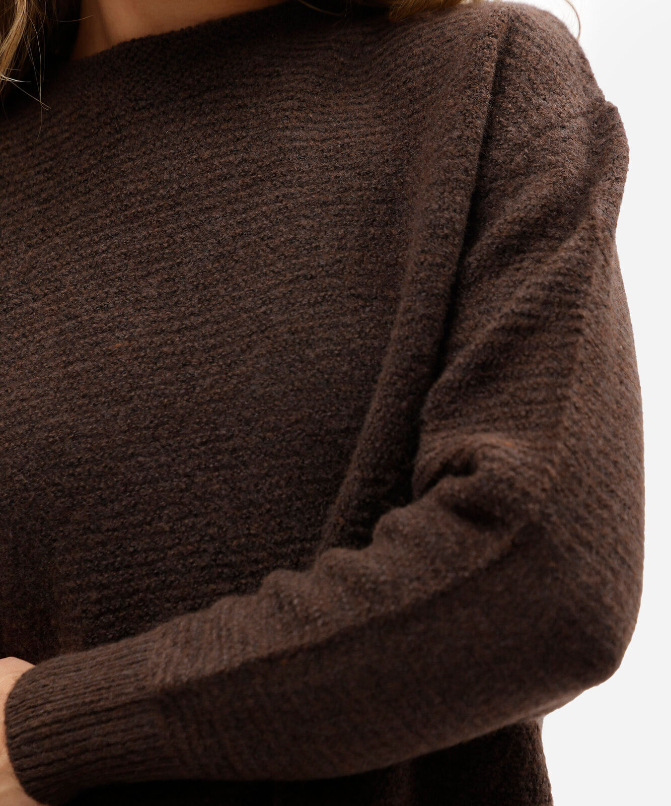 suéter feminino de tricot texturizado marrom