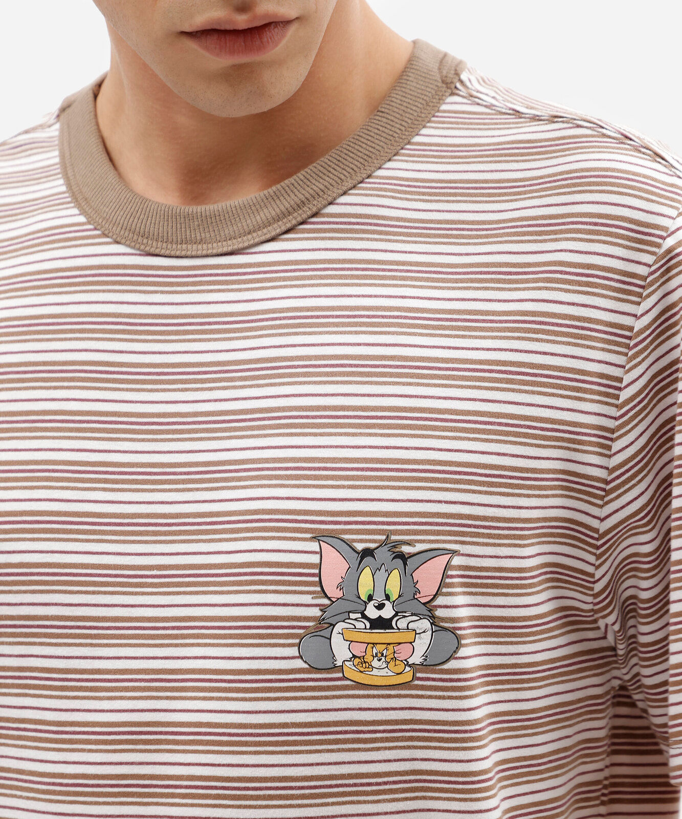 camiseta masculina com algodão manga curta tom e jerry listrada bege