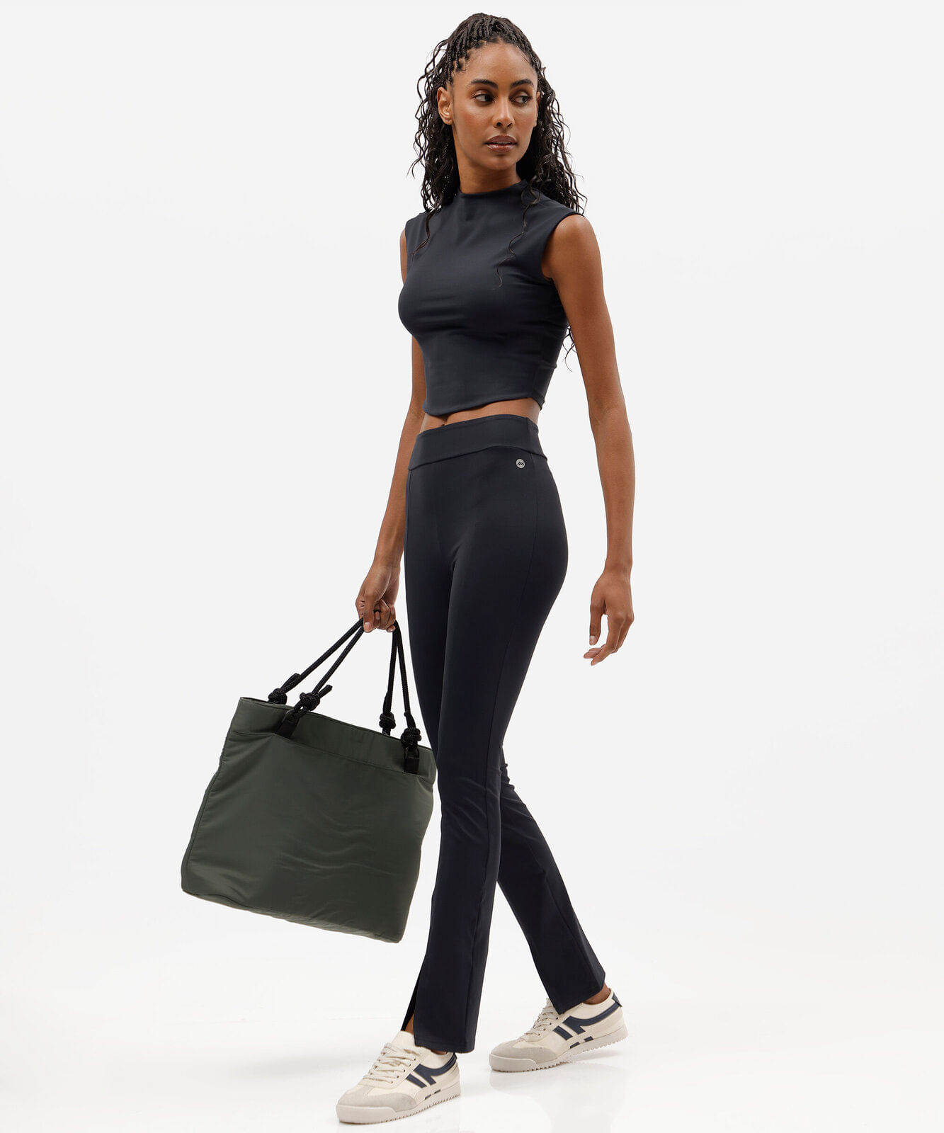 calça flare esportiva feminina com fenda preta
