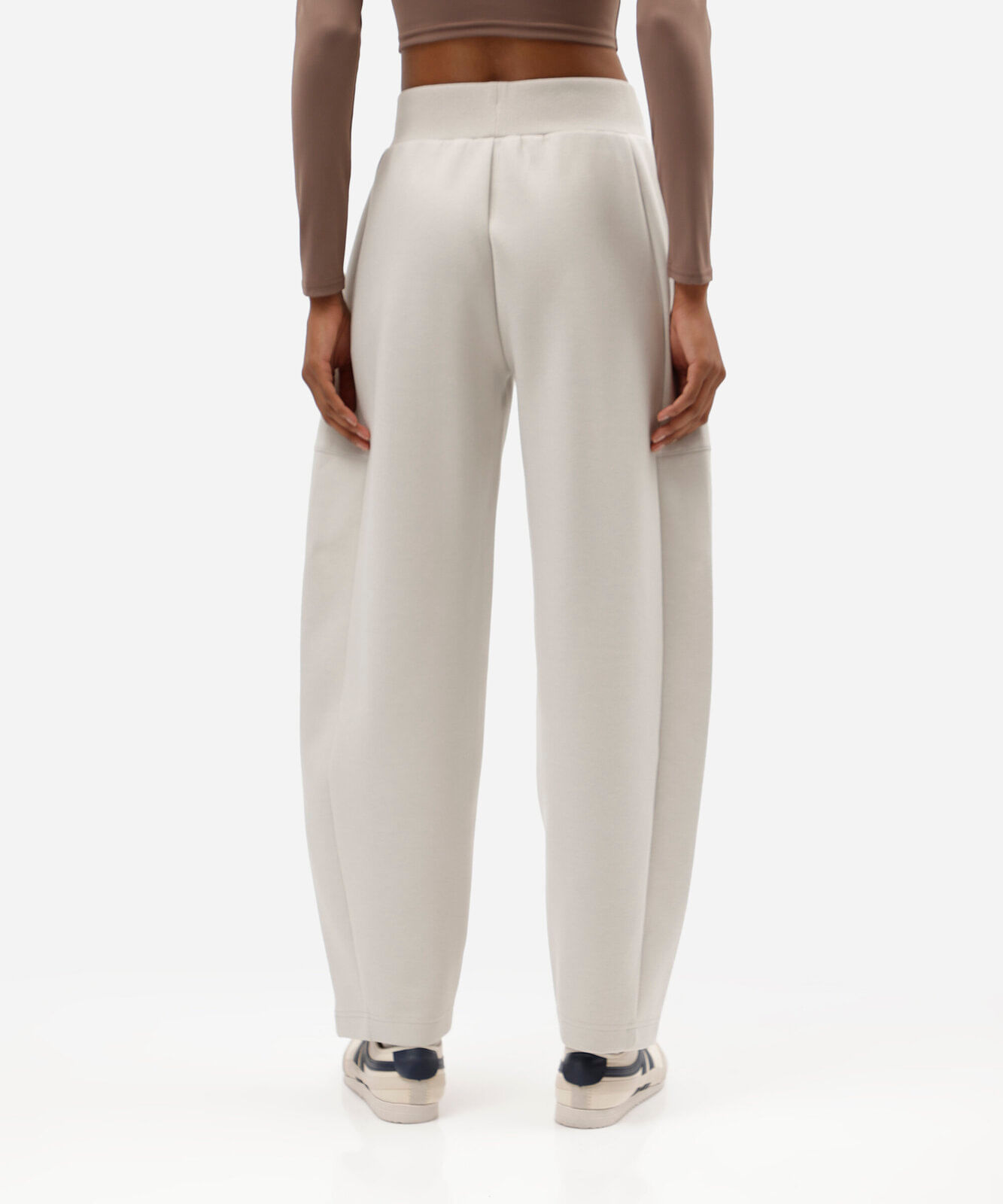 calça barrel feminina de moletom esportiva cinza